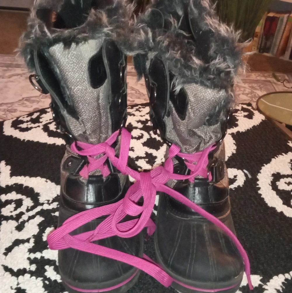 Stylish Winter Kids Boots with Pink Laces